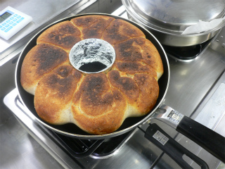 20120606 パン焼き後（フライパン）.jpg