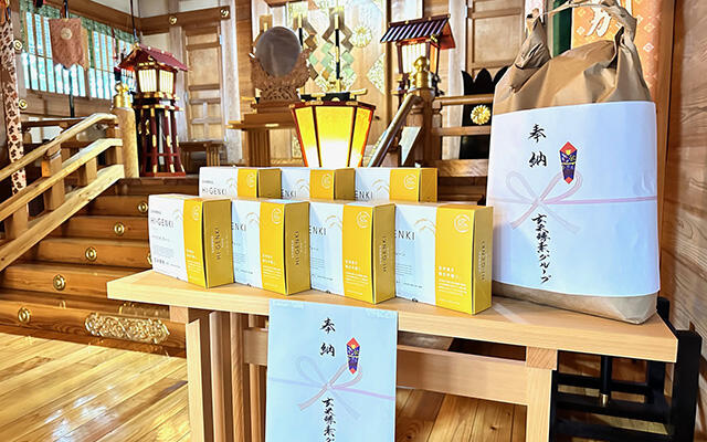 R221121当別神社（祭壇前の商品＆玄米）.jpg